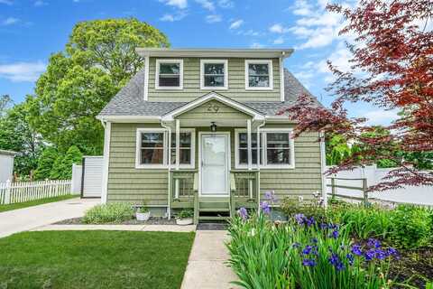 29 Montauk Street, Selden, NY 11784