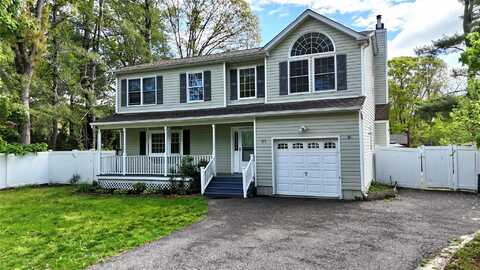 21 Pine Cone Street, Middle Island, NY 11953