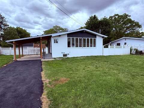 16 Lace Lane, Central Islip, NY 11722