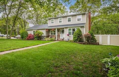 3 Deerfield Court, Holtsville, NY 11742
