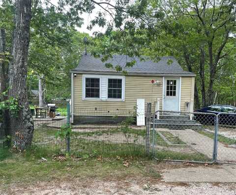 115 Wood Road Trail, Flanders, NY 11901
