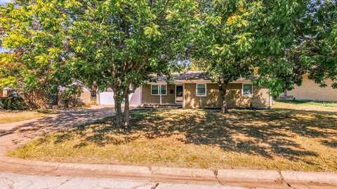 7521 S college Circle, North Richland Hills, TX 76180