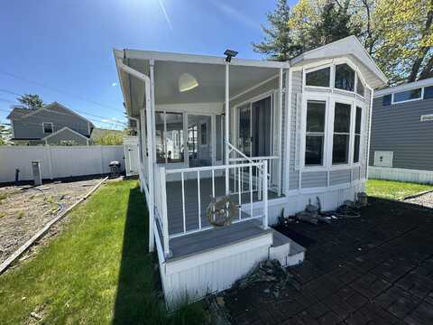 9 Bourne Avenue, Wells, ME 04090