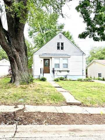 913 Academy Street, Dixon, IL 61021
