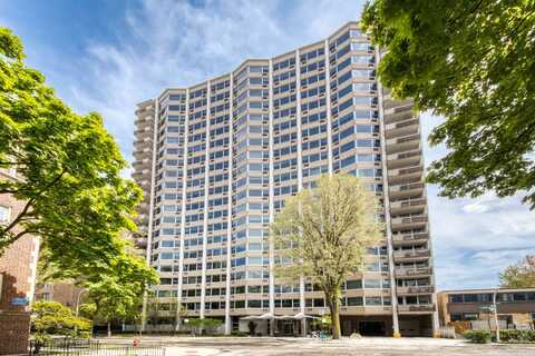 555 W CORNELIA Avenue, Chicago, IL 60657
