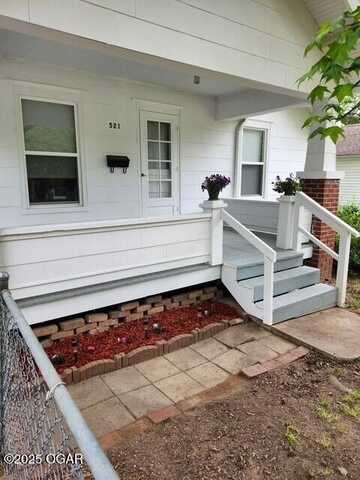521 W Hunter Street, Nevada, MO 64772