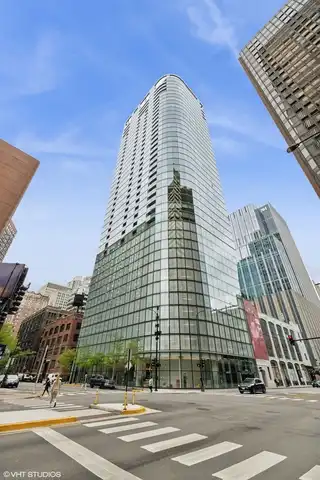 600 N Fairbanks Court, Chicago, IL 60611