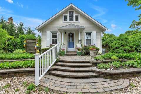 3 Makamah Beach Road, Northport, NY 11768