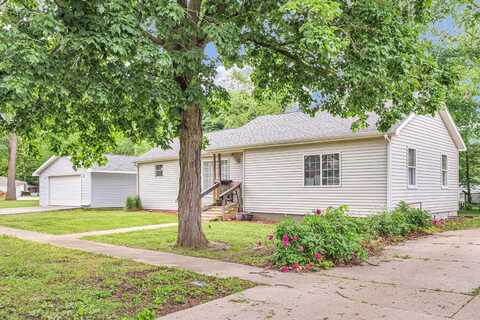 318 W Market Street, Farmer City, IL 61842
