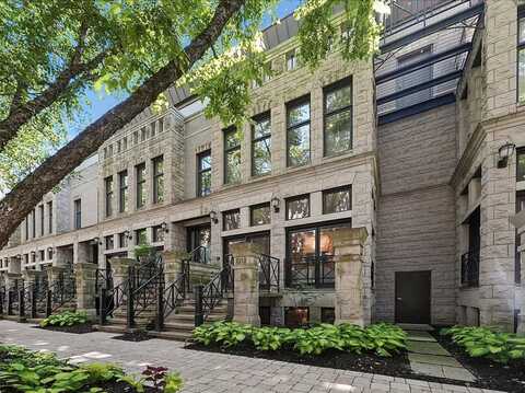 125 W Oak Street, Chicago, IL 60610