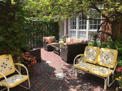 316 W MENOMONEE Street, Chicago, IL 60614