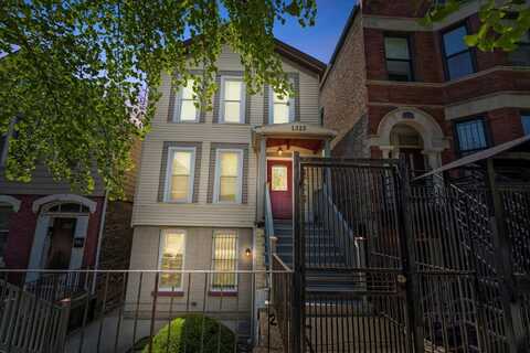 1322 N Bosworth Avenue, Chicago, IL 60642