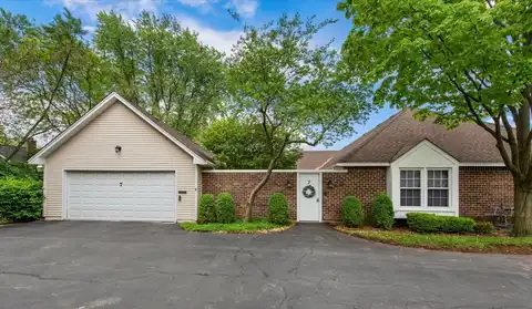 7 Hampton On Auburn Drive, Rolling Meadows, IL 60008