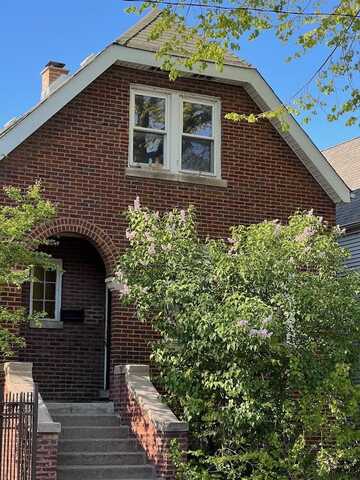 2062 W Belle Plaine Avenue, Chicago, IL 60618