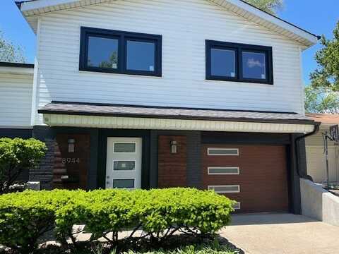 8944 S Maple Lane, Hickory Hills, IL 60457