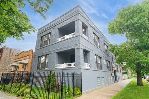 3637 W Iowa Street, Chicago, IL 60651