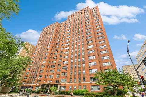 2909 N Sheridan Road, Chicago, IL 60657