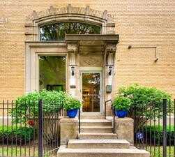 3900 N Claremont Avenue, Chicago, IL 60618
