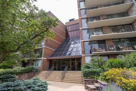 2 S Atrium Way, Elmhurst, IL 60126