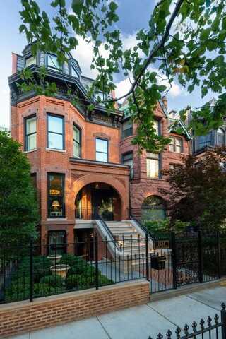 1534 N Dearborn Parkway, Chicago, IL 60610
