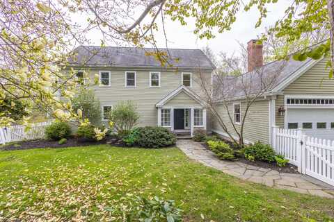 17 Spruce Street, Rockport, ME 04856