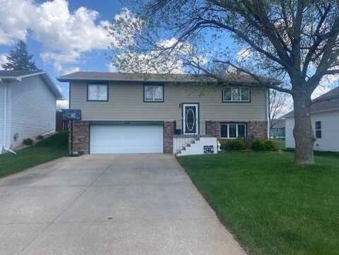 634 N 7th Ave, Broken Bow, NE 68822