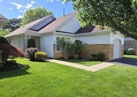 29 Madison Circle, Middle Island, NY 11953