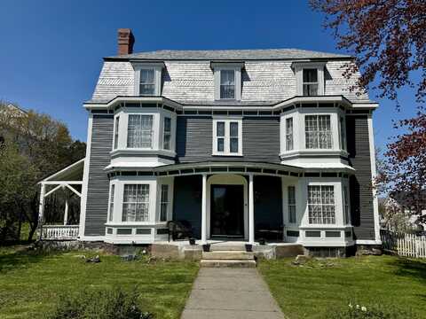 17 Boynton Street, Eastport, ME 04631