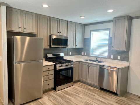25776 Nuway Avenue, Warren, MI 48091