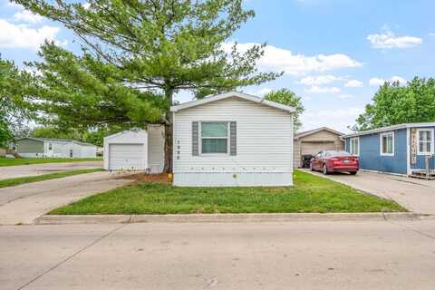1990 SE Four Seasons Dr, Ankeny, IA 50021