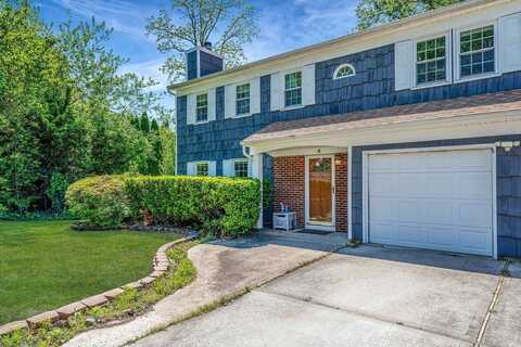 4 Hillcrest Lane, Ridge, NY 11961