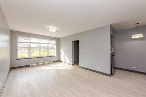 944 W Montrose Avenue, Chicago, IL 60613