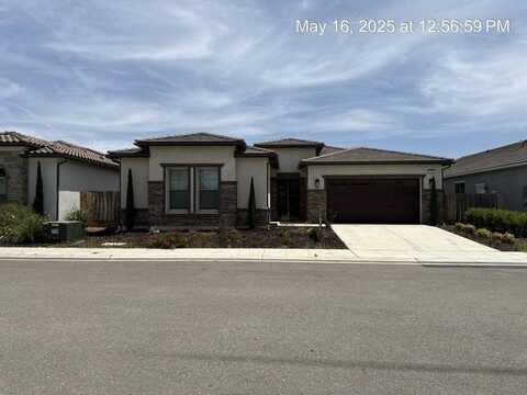 1765 N Whitmore, Clovis, CA 93619