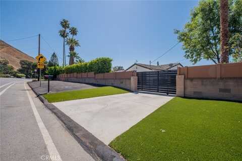 9830 Foothill Boulevard, Sylmar, CA 91342