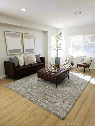 7040 3rd Avenue, Los Angeles, CA 90043