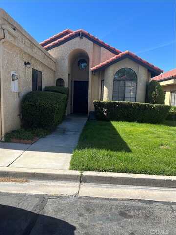 19139 Elm Drive, Apple Valley, CA 92308