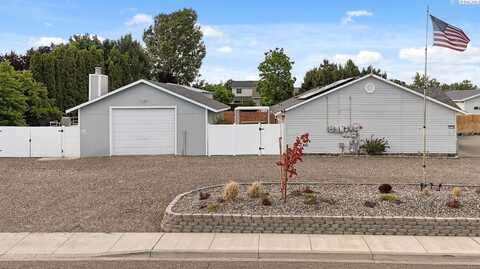 4570 Mount Adams View Dr, West Richland, WA 99353