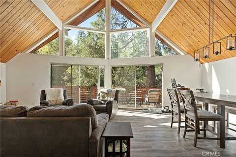 316 Pioneer Road, Lake Arrowhead, CA 92352