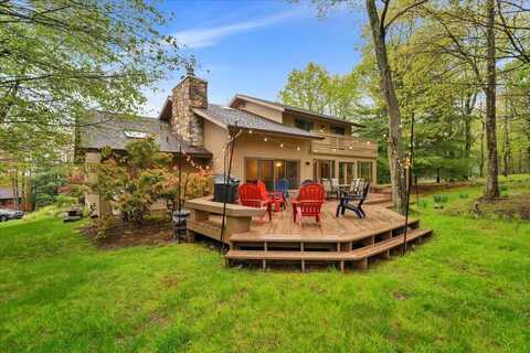 96 Wolf Hollow Road, Lake Harmony, PA 18624