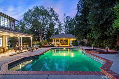 29528 Ridgeway Drive, Agoura Hills, CA 91301