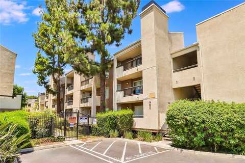 21450 Burbank Boulevard, Woodland Hills, CA 91367