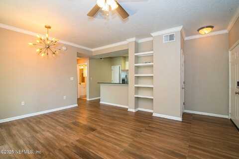 8539 W GATE Parkway, Jacksonville, FL 32216