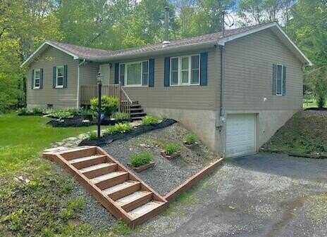 425 Cranberry Creek Road, Cresco, PA 18326