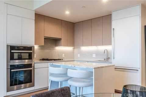 877 Francisco Street, Los Angeles, CA 90017