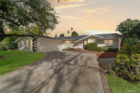 7942 Moorcroft Avenue, Canoga Park, CA 91304
