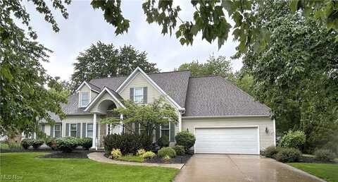 592 Charles Place, Highland Heights, OH 44143