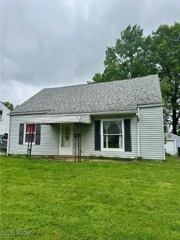 1916 Victoria Street, Cuyahoga Falls, OH 44221
