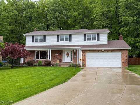 8208 Valley Lane, Parma, OH 44130