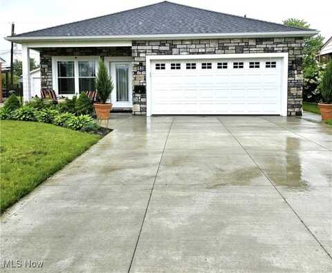 6363 Lockhaven Drive, Brook Park, OH 44142