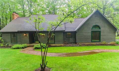 2885 Mill Gate Drive, Willoughby Hills, OH 44094